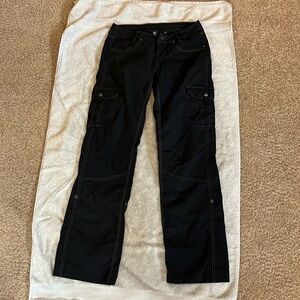 EUC Kuhl Black Vintage Patina Dye Cargo Pants/Roll Up Capri size 6